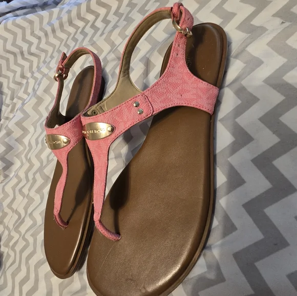MICHAEL Michael Kors Pink Sandals with Thong Design - Picture 2 of 2